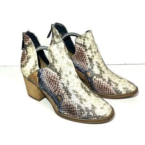 Blondo Women's Neda Snakeskin Embossed Waterproof Heeled‎ Booties Boots Size 7